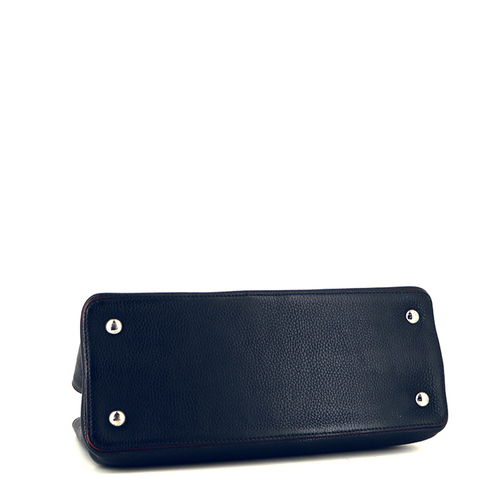 Louis Vuitton Capucines large model handbag in blue grained leather and pink piping - Detail D4