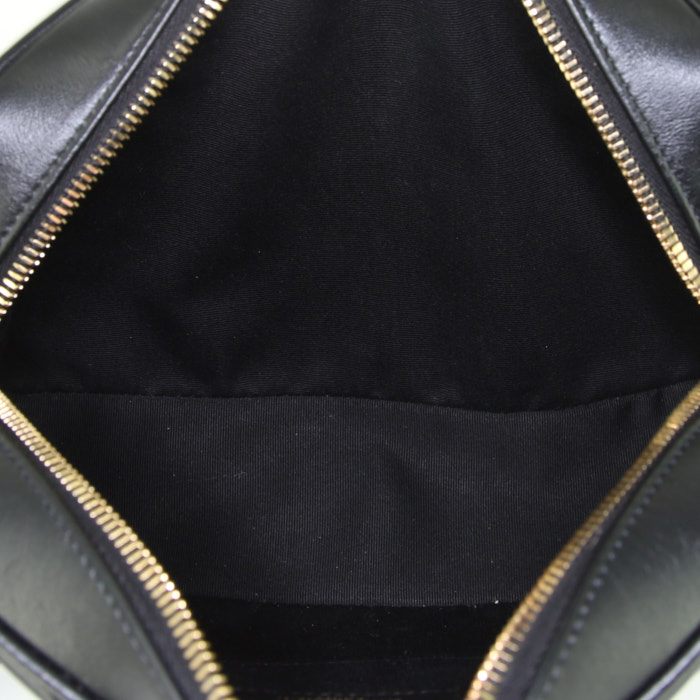 Saint Laurent Lou Sac Caméra shoulder bag in black chevron quilted leather - Detail D2