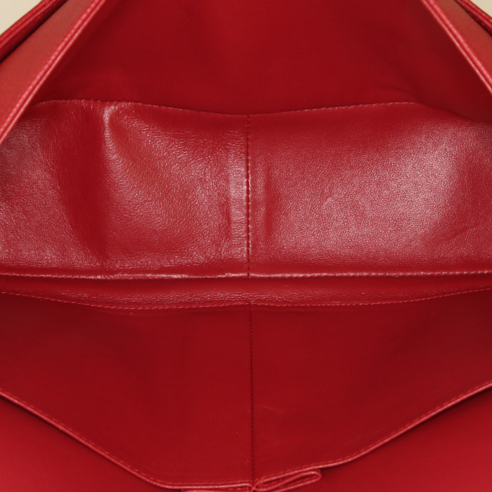 Chanel  Timeless Jumbo shoulder bag  in red quilted grained leather - Detail D3