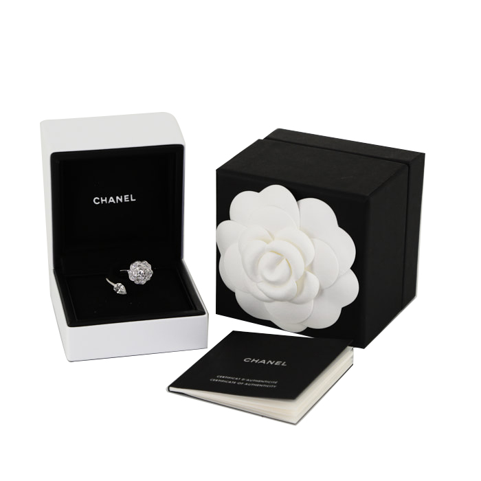 Sortija abierta Chanel Camelia en oro blanco y diamantes - Detail D2