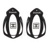 Chanel, paire de palmes de main, accessoire de sport, en caoutchouc noir et blanc, dustbag, siglées - Detail D1 thumbnail
