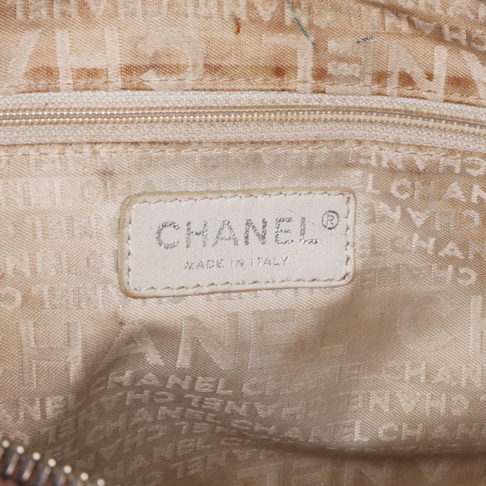 Bolso de mano Chanel en cuero marrón - Detail D3