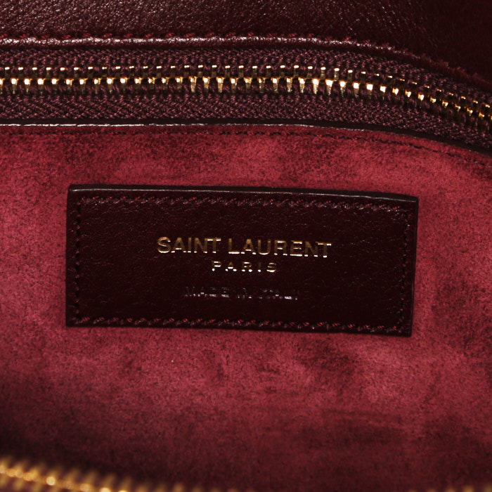 Bolso de mano Saint Laurent Sac de jour modelo pequeño en cuero color burdeos - Detail D4