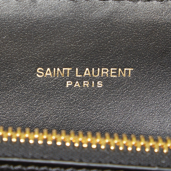 Sac bandoulière Saint Laurent Loulou moyen modèle en cuir matelassé chevrons noir - Detail D4