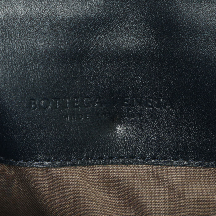 Bolsito de mano Bottega Veneta en cuero intrecciato azul - Detail D3