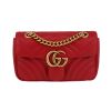 Bolso bandolera Gucci  GG Marmont mini  en cuero acolchado rojo - 360 thumbnail
