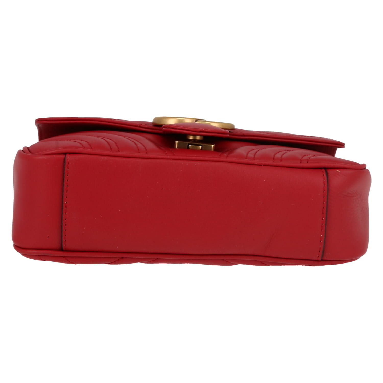 Bolso bandolera Gucci  GG Marmont mini  en cuero acolchado rojo - Detail D1