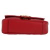 Bolso bandolera Gucci  GG Marmont mini  en cuero acolchado rojo - Detail D1 thumbnail