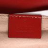Bolso bandolera Gucci  GG Marmont mini  en cuero acolchado rojo - Detail D2 thumbnail