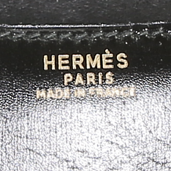 Bolso de mano Hermès  Constance en cuero box negro - Detail D3