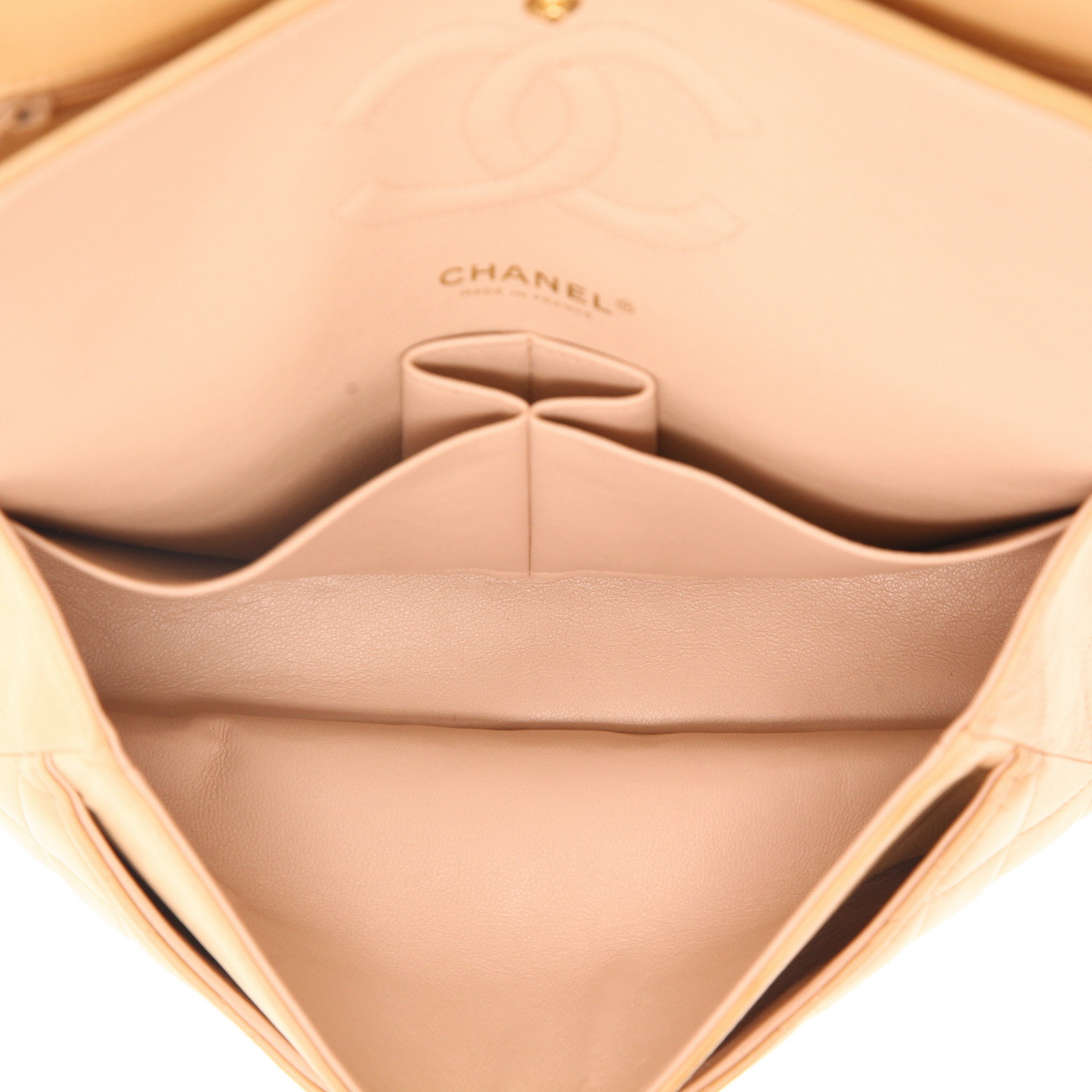 Bolso de mano Chanel  Timeless Classic en cuero acolchado beige - Detail D3