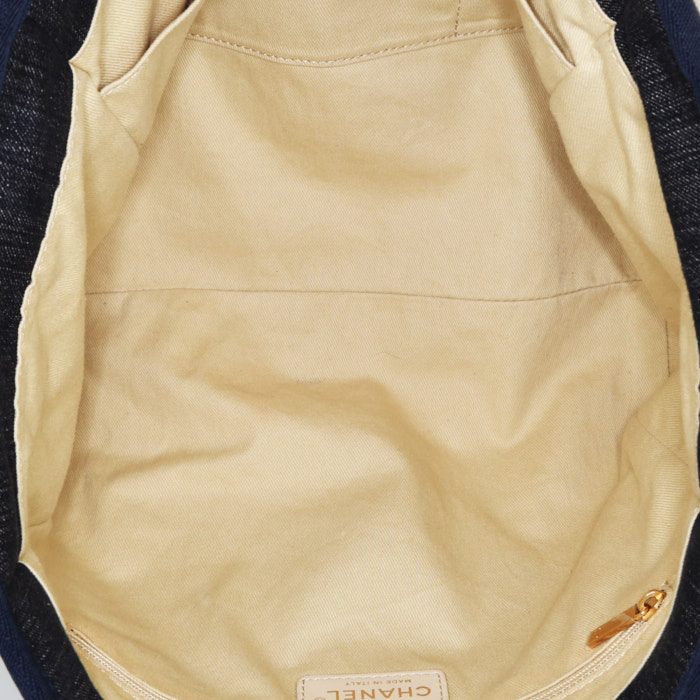 Sac cabas Chanel  Deauville en toile denim bleu-jean - Detail D2