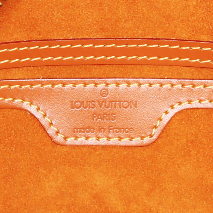 Sac à main Louis Vuitton Soufflot en cuir épi gold - Detail D3