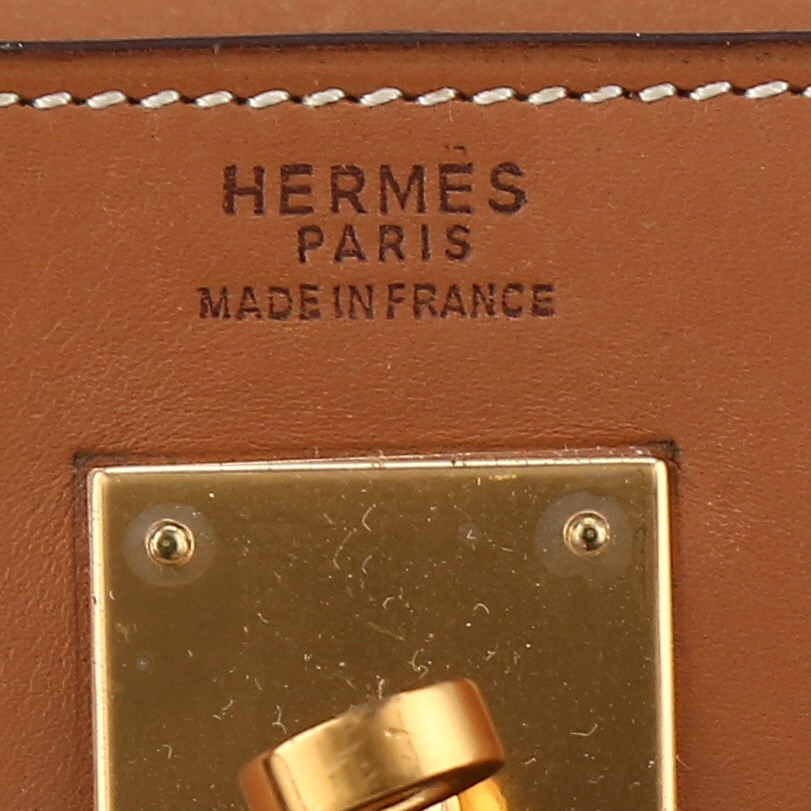 Bolso de mano Hermès  Kelly 32 cm en cuero natural color oro - Detail D9