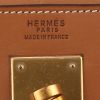 Bolso de mano Hermès  Kelly 32 cm en cuero natural color oro - Detail D9 thumbnail