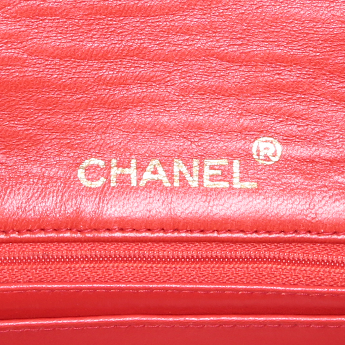 Chanel Mini Timeless shoulder bag in red quilted leather - Detail D3