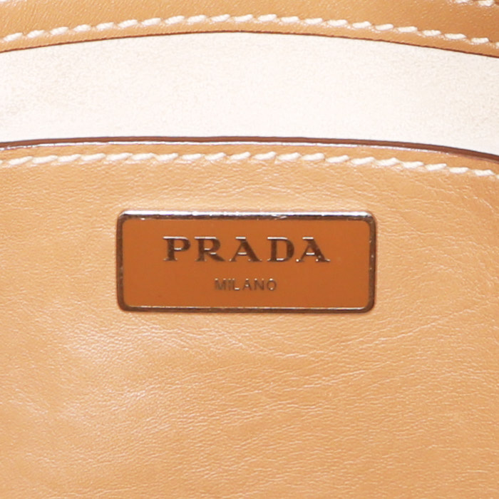 Bolso de mano Prada Galleria en cuero color oro - Detail D4