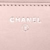 Sac bandoulière Chanel Wallet on Chain en cuir matelassé rose - Detail D3 thumbnail