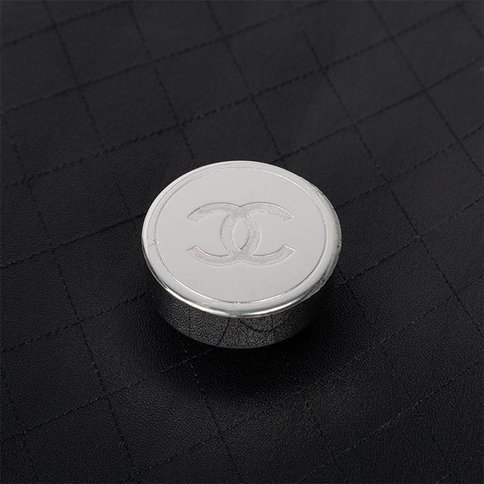 Chanel, Checkers game, in lamb leather, resin and silver plated metal ,limited edition, signed and monogramed, Collection Spring 2021 - Detail D3
