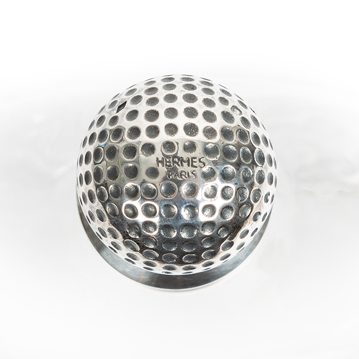 Hermès, carafe "balle de golf", en cristal et argent massif, signée et poinçon du maître orfèvre, des années 1960 - Detail D4