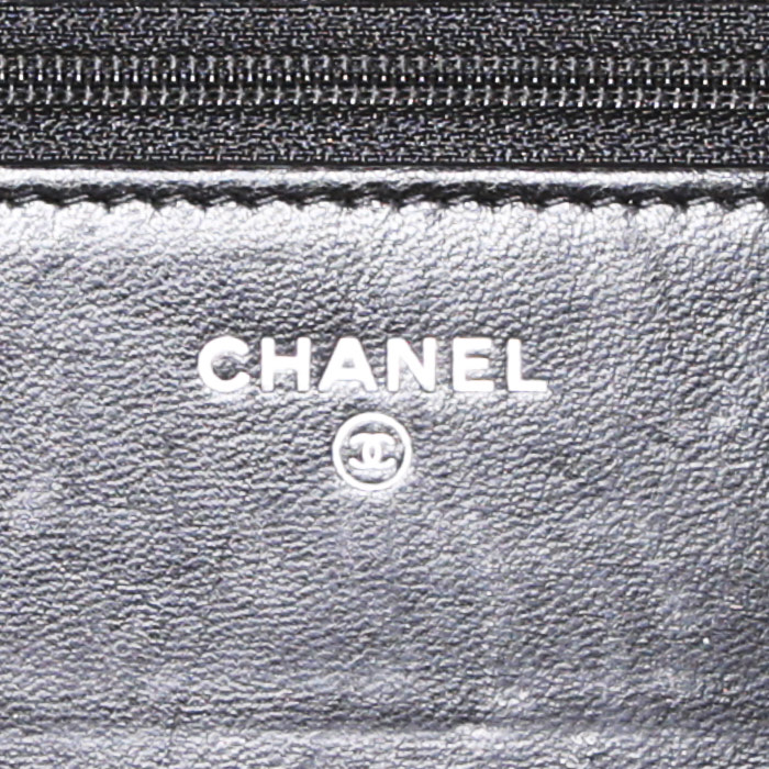 Sac bandoulière Chanel Wallet on Chain Boy en cuir matelassé noir - Detail D3