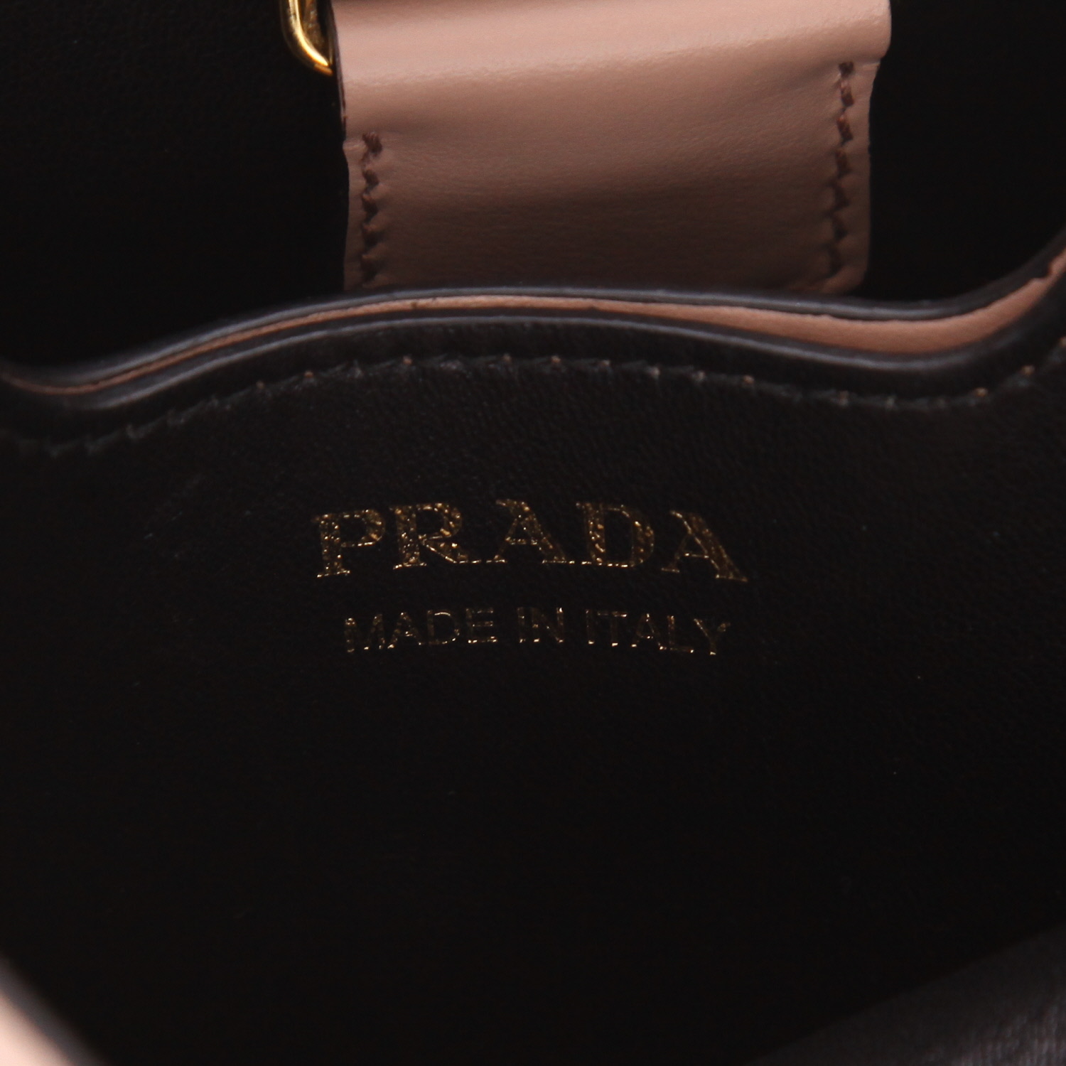 Prada  Panier small model  shoulder bag  in powder pink leather saffiano - Detail D2