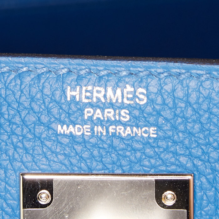 Hermès Kelly 28 cm handbag  in Bleu France togo leather - Detail D4