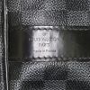 Borsa da viaggio Louis Vuitton Keepall 55 cm in tela cerata con motivo a scacchi grigio e pelle nera - Detail D4 thumbnail