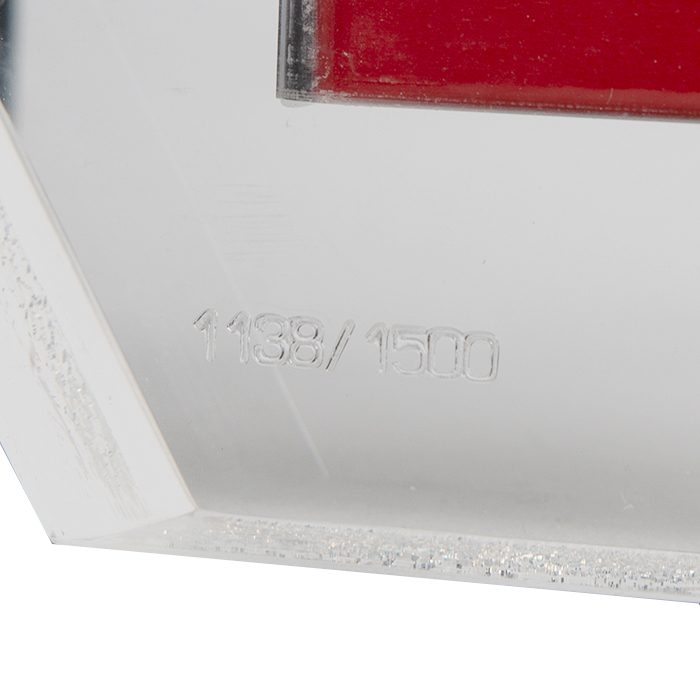 Victor Vasarely, "Hexagone", sculpture en Plexiglas contenant 4 ouvrages sous couvertures inédites de Victor Vasarely, signée et numérotée, avec son certificat d'authenticité et son coffret d'origine,  de 1988 - Detail D4