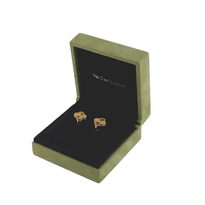 Paire de boucles d'oreilles Van Cleef & Arpels Alhambra Vintage en or jaune - Detail D2