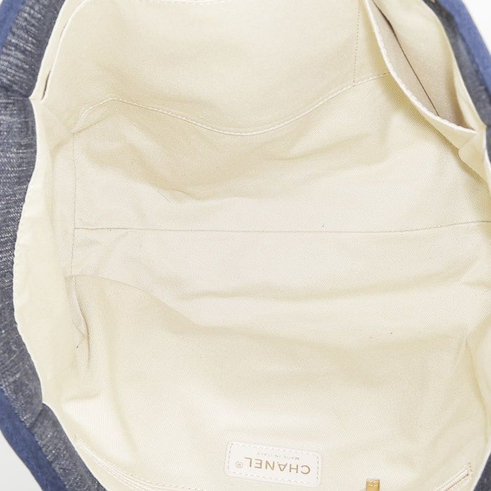 Sac cabas Chanel  Deauville en toile bleu-marine - Detail D2