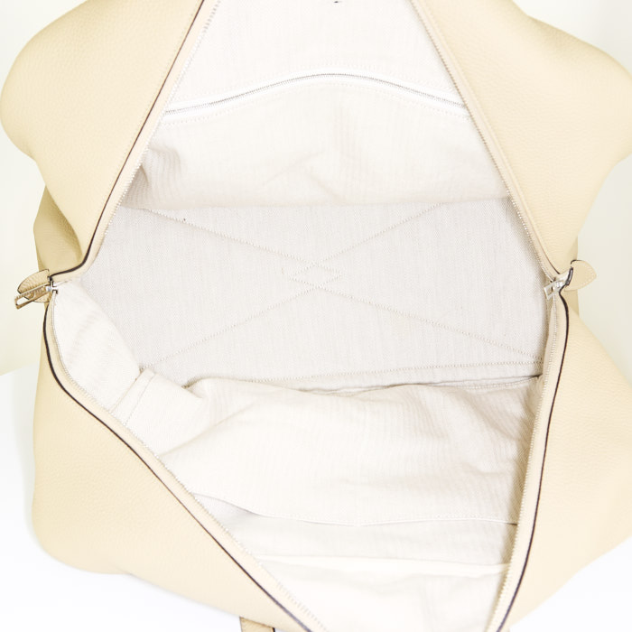 Hermès  Victoria travel bag  in beige leather taurillon clémence - Detail D2
