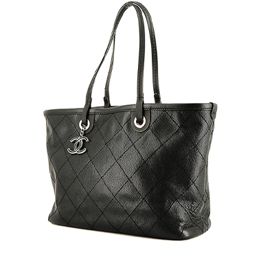 Chanel   shopping bag  in black quilted leather