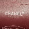Bolso bandolera Chanel Timeless jumbo en cuero acolchado negro - Detail D4 thumbnail