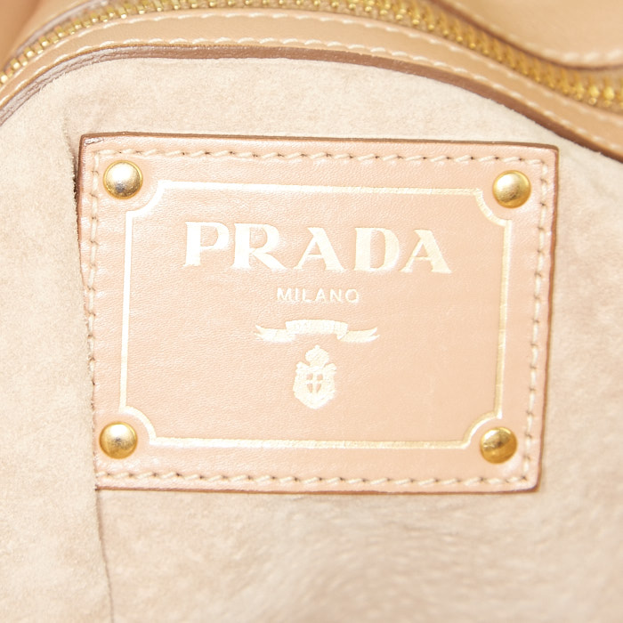 Prada shopping bag in beige leather - Detail D4