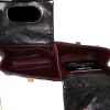 Bolso/bolsito Chanel Baguette en cuero acolchado negro - Detail D2 thumbnail
