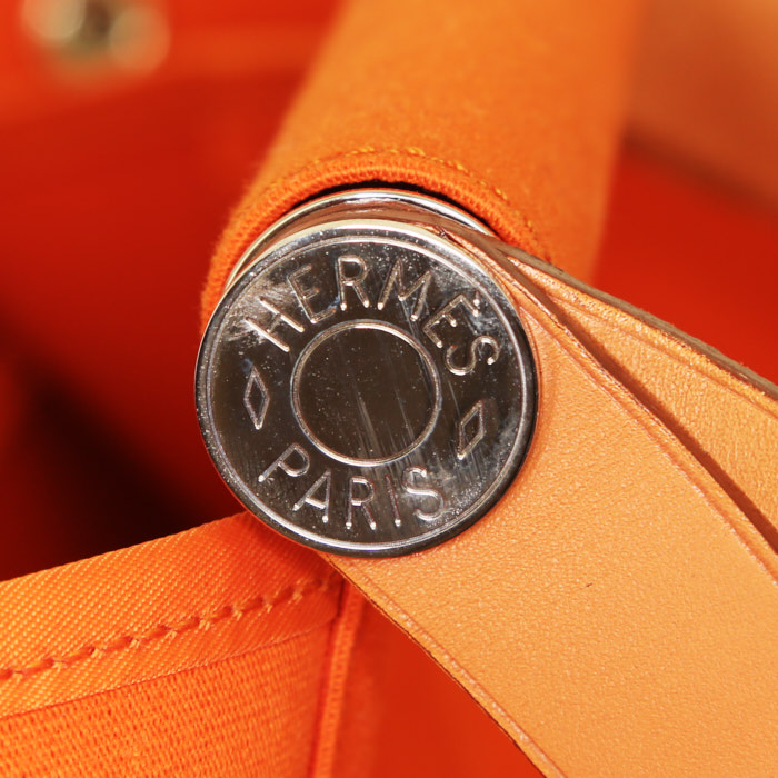 Shopping bag Hermès Cabag in tela arancione e mucca Hunter marrone - Detail D4