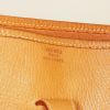 Bolso bandolera Hermes Evelyne modelo mediano en cuero Ardenne color oro - Detail D3 thumbnail