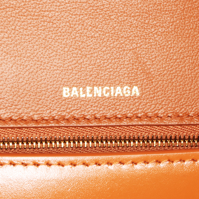 Borsa a tracolla Balenciaga Hourglass in pelle marrone - Detail D4