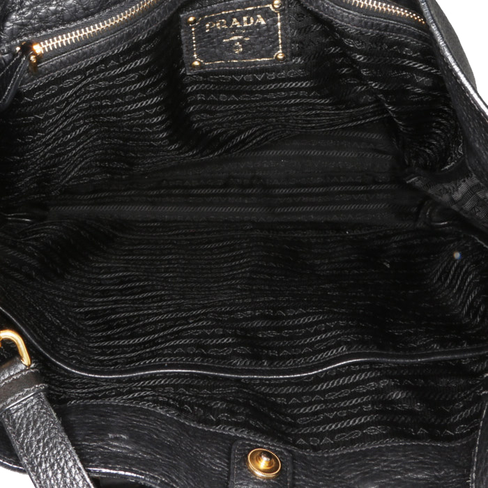 Prada shopping bag in black grained leather - Detail D3