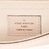Louis Vuitton Lockme shoulder bag in beige grained leather - Detail D4 thumbnail