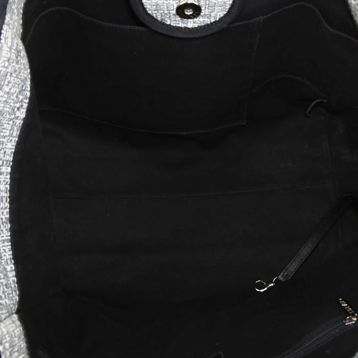 Chanel Deauville shopping bag in grey logo canvas and black leather - Detail D3