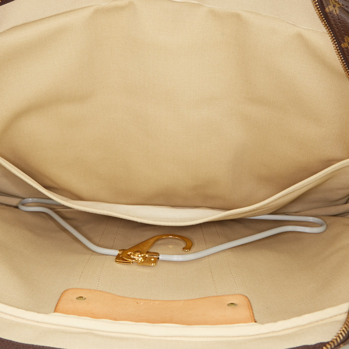 Maleta flexible Louis Vuitton  Sirius 50 en lona Monogram marrón y cuero natural - Detail D3