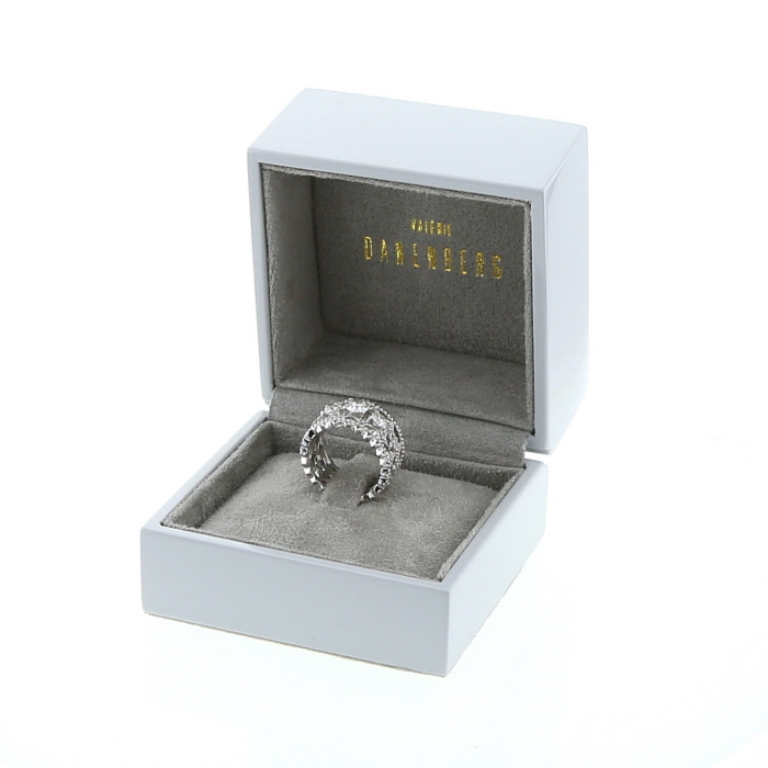 Bague en or blanc et diamants - Detail D2