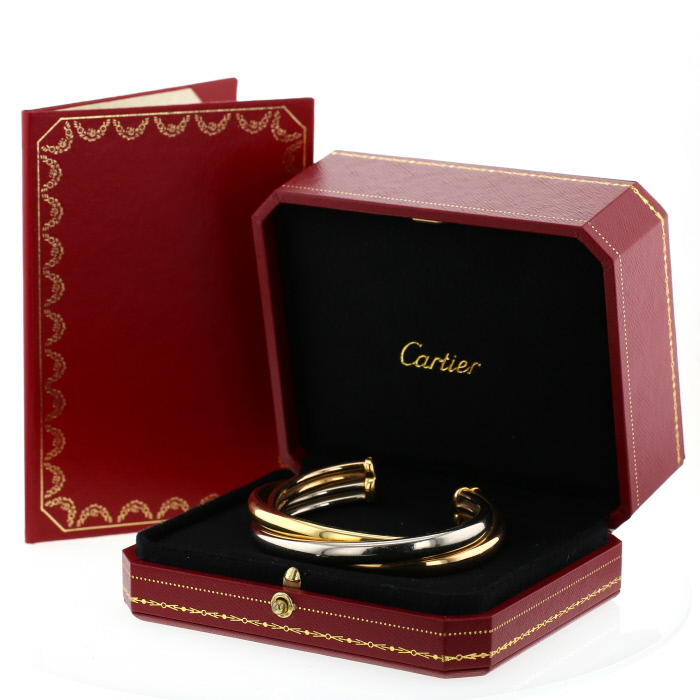Bracelet rigide Cartier Trinity en 3 ors - Detail D2