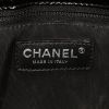 Sac porté épaule ou main Chanel Shopping GST grand modèle en cuir verni matelassé noir - Detail D3 thumbnail