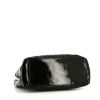 Bolso para llevar al hombro o en la mano Chanel Shopping GST modelo grande en charol acolchado negro - Detail D4 thumbnail