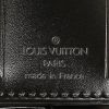 Louis Vuitton is really beautiful Louis Vuitton  Keepall 50 en cuir épi noir - Detail D3 thumbnail