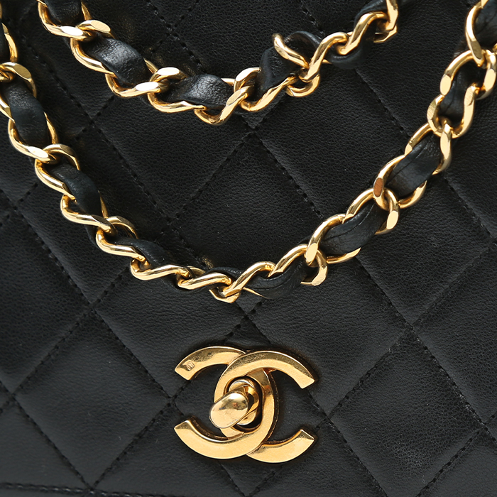Chanel Mademoiselle handbag in black quilted leather - Detail D1