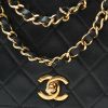 Bolso de mano Chanel Mademoiselle en cuero acolchado negro - Detail D1 thumbnail
